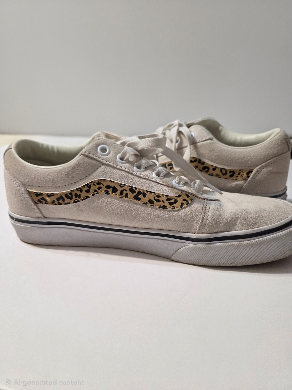 Vans Cream Low-Top Sneakers with Leopard Stripe